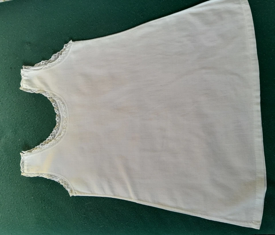 LINGE ANCIEN LOT DE 4 CHEMISES FAITES MAIN POUR FILLETTE boutonnage épaule - Photo 3/4