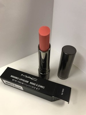 mac huggable lip color