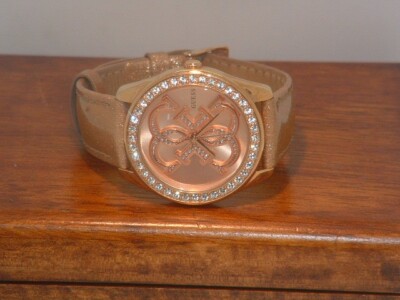 GUESS Women’s Rhinestone Gold-Tone Watch U0208L1 – Pink/Tan Leather Band cdcf644d-2623-4d7e-a3f1-  main image 4