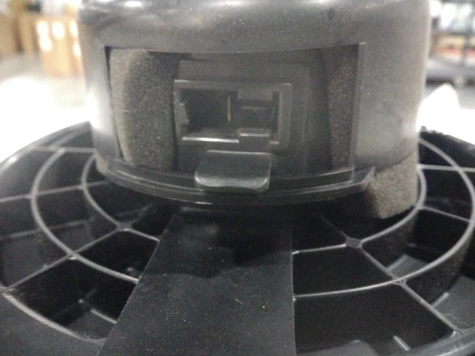 Motor soplador HVAC usado se adapta a: Nissan Pathfinder 2004 desde 12/98 VIN 7º dígito G Foto 3 de 4