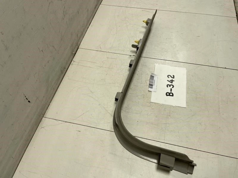 Volvo V50 T5 2005 placa de umbral de puerta del pasajero delantero derecho OEM+  Foto 2 de 4