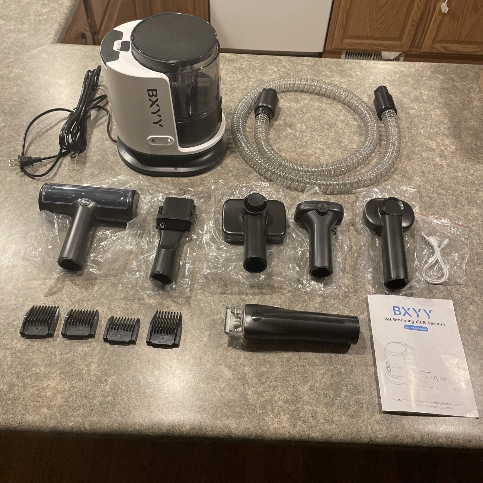 BXYYDog Grooming Kit & Vacuum Suction 99% Pet Hair 1.5L Dust Cup Dog Hair Vacuum
