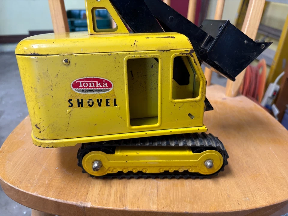 Tonka Pressed Steel "Steam Shovel"; yellow, great label and color, needs a tred - Image 2 of 4