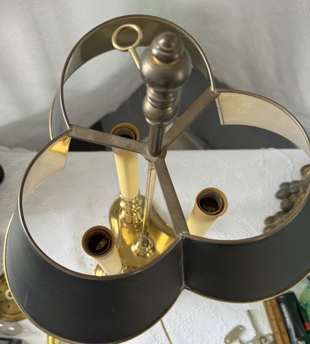 VINTAGE BRASS BOUILLOTTE DESK 3-Light Lamp w Tole Shade Tested Working - Picture 6 of 10
