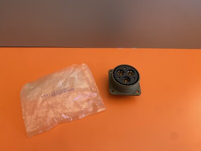 Bendix/Amphenol Circular MIL Spec Connector 6P MS3102R36-3S 