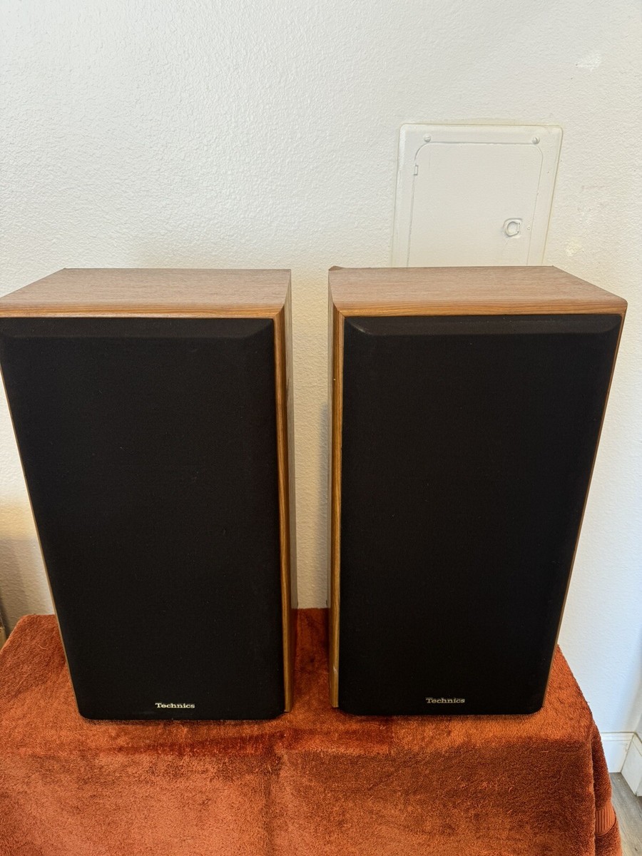 Technics SB-CR33 Vintage 2 Way Floor/ Shelf Speakers 140 Watts 8