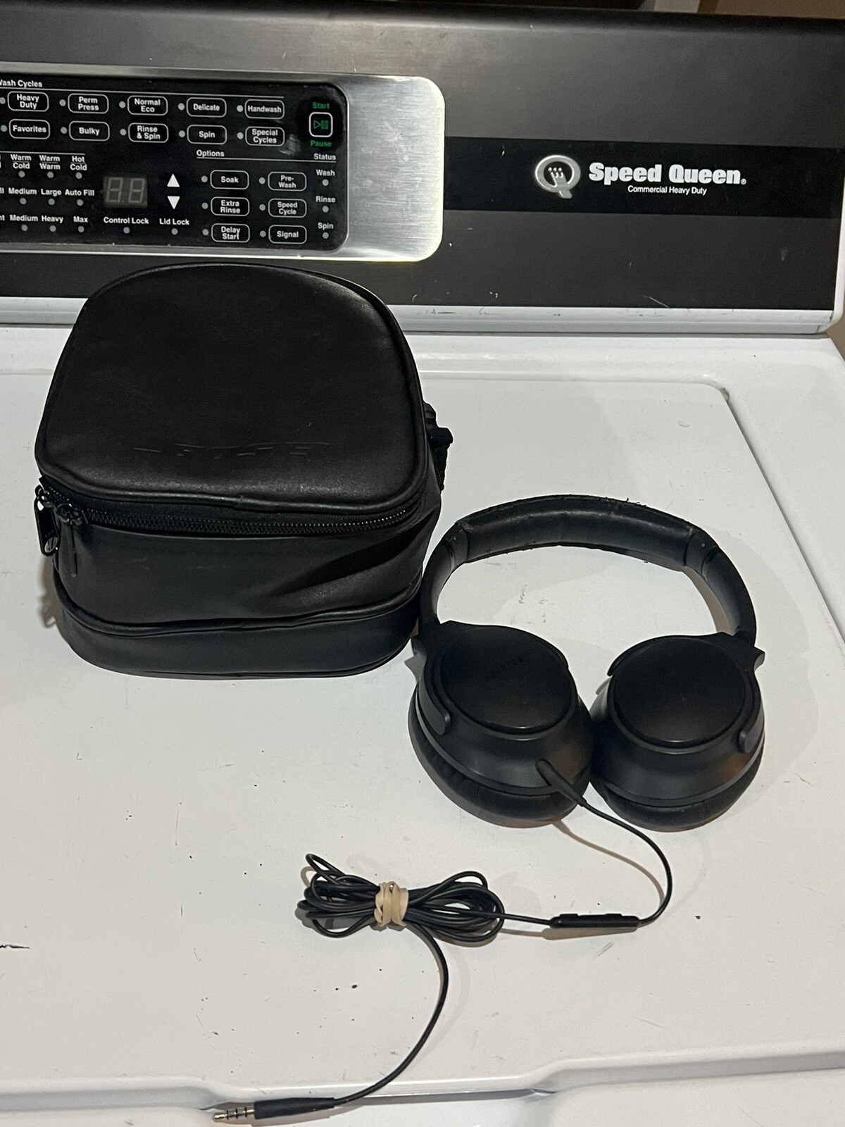 Bose SoundTrue AE11 Wired Over-Ear Headphones with Comfortable Fit-image