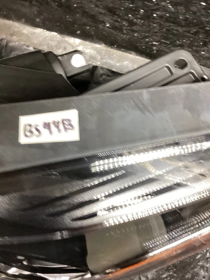 OEM NEW 2017-2020 Chevrolet Trax Head Light Lamp Assembly Driver Side 42771351 - Image 2 of 4