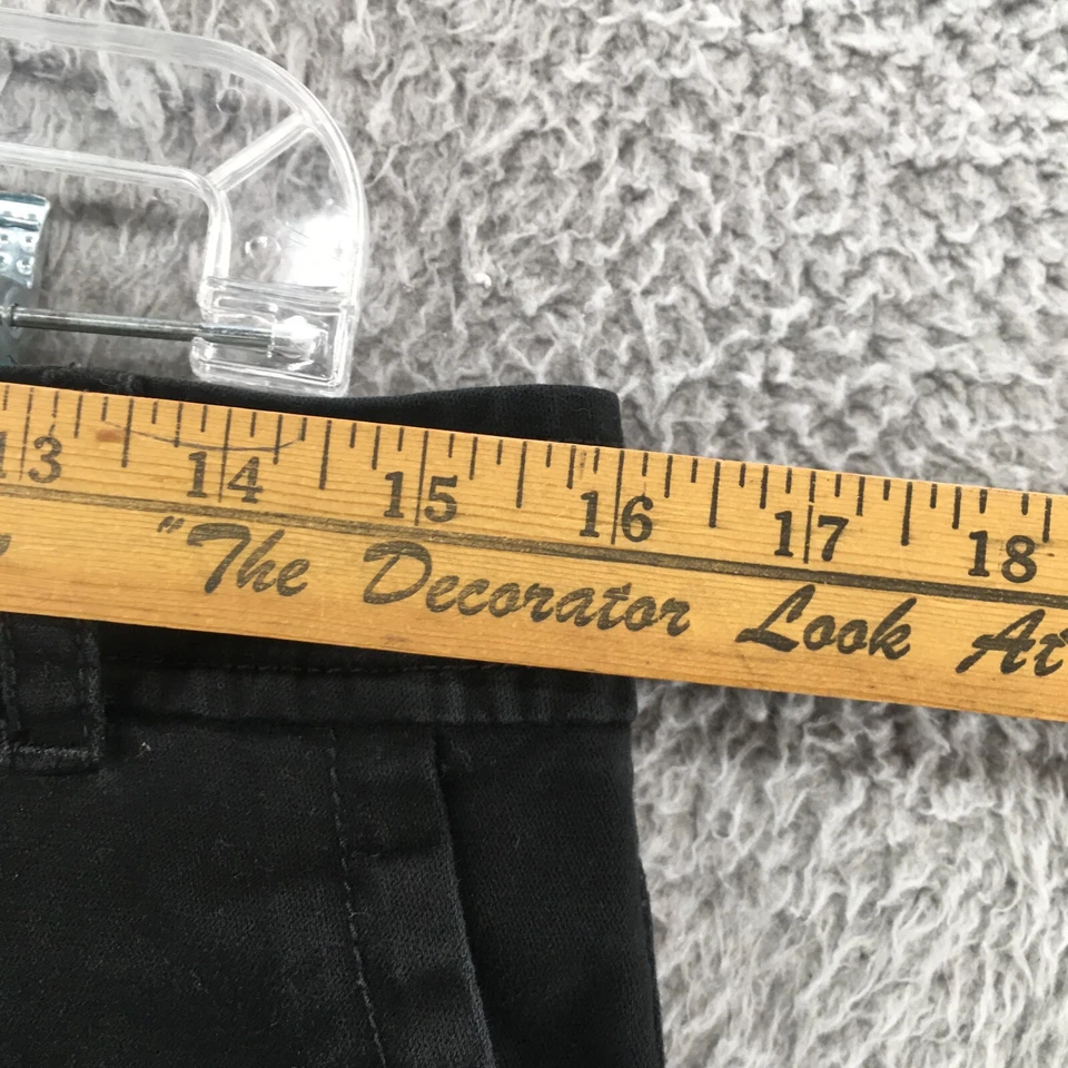 Pantalones cortos cargo Gloria Vanderbilt para mujer 10 negros mezcla de algodón tiro medio frente plano Foto 4 de 4