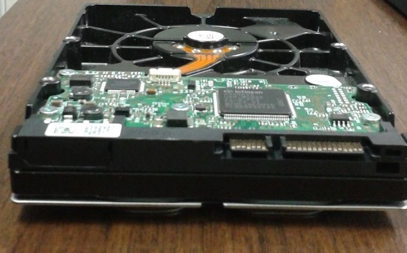 Hitachi Deskstar 80GB SATA 3.5 HDS721680PLA380 PN 0A33450 MLC BA2535 Hard Drive - Image 3 of 3