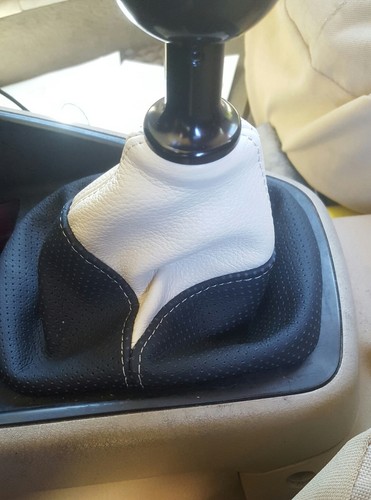 Italian Leather SHIFT BOOT Gaiter for VW Golf Jetta BLACK & TAN GTi GLi R32 MK5 - Picture 2 of 2