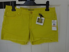 Trendige Jessica Simpson Low Rise Limette mit Stretch Baumwolle Shorts US29 UK 10/12 Neu mit Etikett