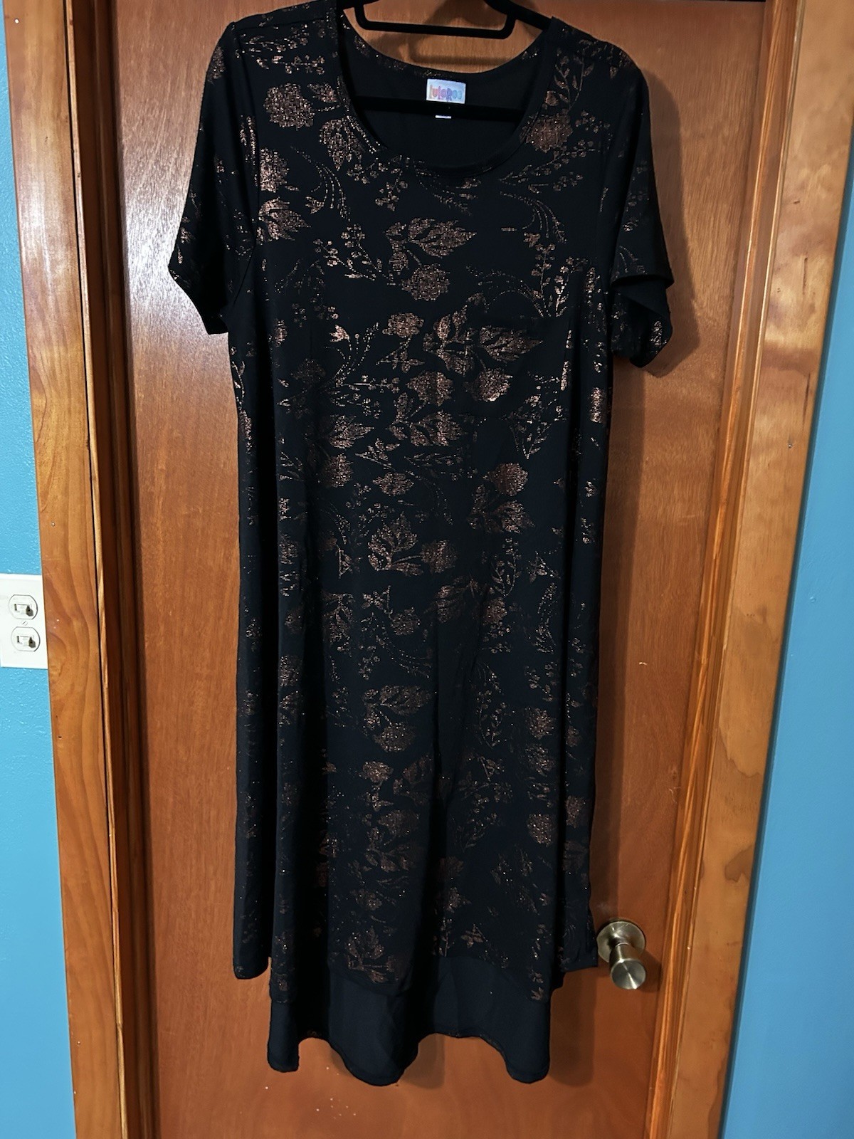 LuLaRoe L Carly Elegant Black Short Sleeve Floral Dress