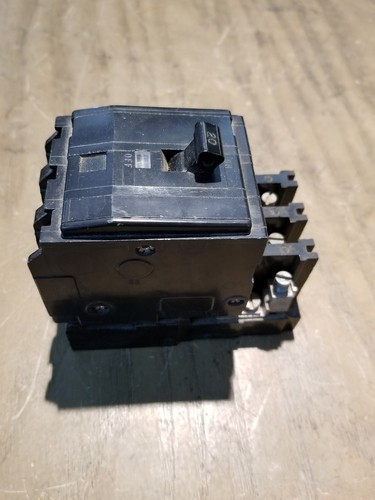 Square D QOB Series Circuit Breaker 20A Bolt-On 3 Pole 240V 1J-1995-Y7 - Picture 2 of 3