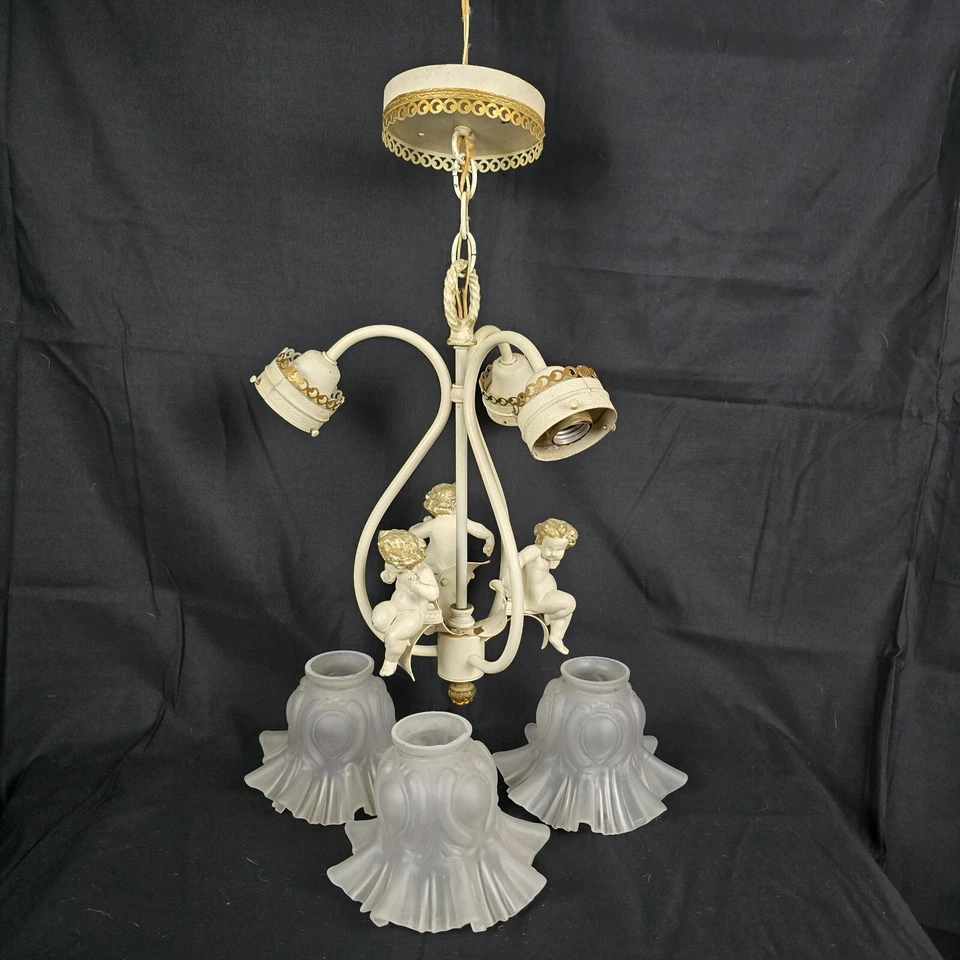 Lámpara colgante francesa 3 pantallas de vidrio esmerilado querubines 20" x 20" PARA REPUESTOS Foto 2 de 4