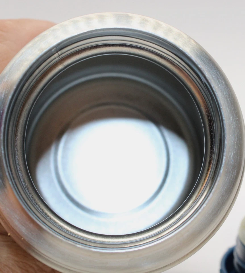 Caneca de viagem de aço inoxidável Aladdin tampa azul plugue de borracha 16 oz. - Imagem 4 de 4