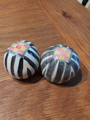 Paar Vintage 90er Mackenzie-Kinder schwarz weiß & rosa runde Schubladengriffe Knöpfe