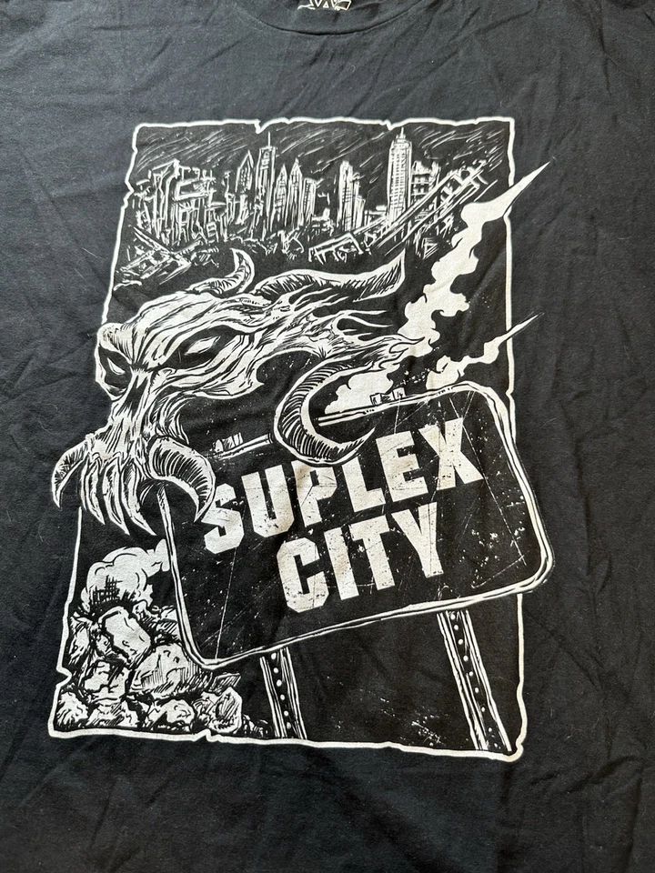 Camiseta WWE Brock Lesnar Suplex City Sign & Skull 2XL 2018 Port Wrestling Negra Foto 4 de 4