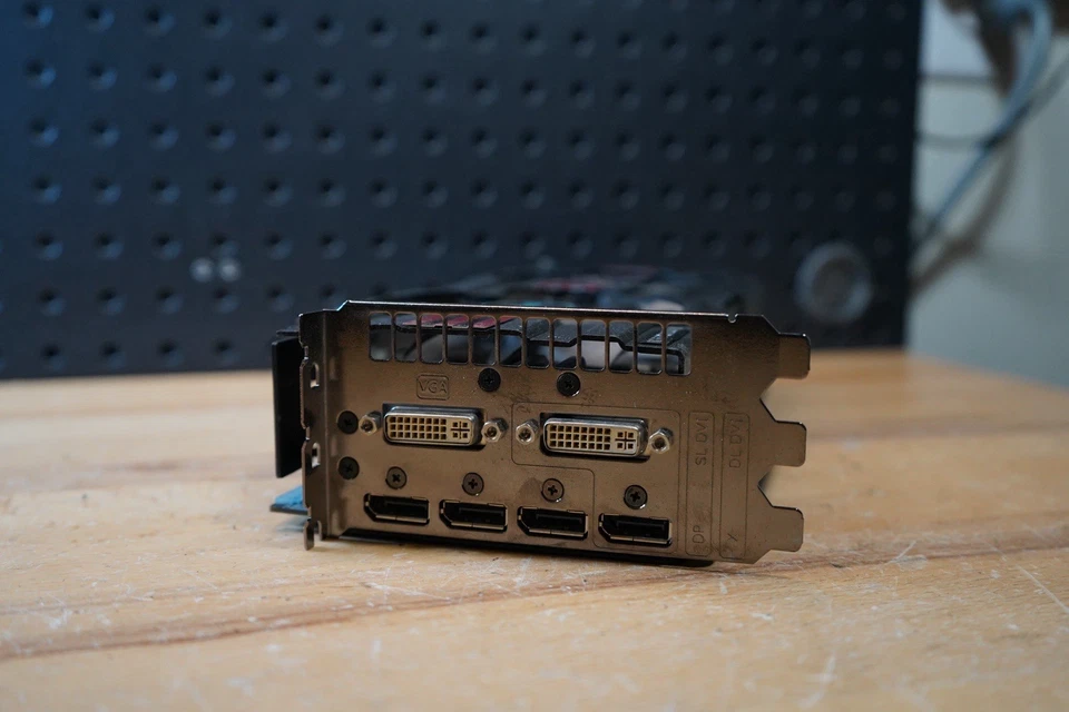 (G) ASUS HD 7970 DirectCU II 3GB GDDR5 Graphics Card HD7970-DC2-3GD5 - Image 3 of 4