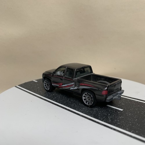 2010 Matchbox Camping Adventure 1999 Chevy Silverado Pickup Truck Gray 1:64 NM - Picture 4 of 8