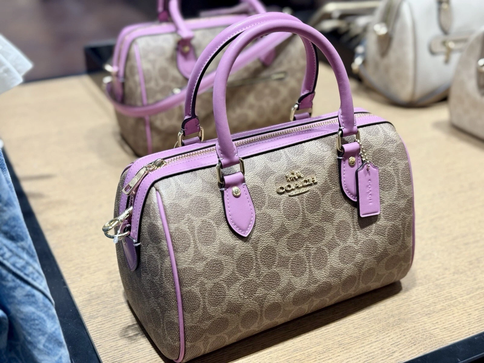 Borsa a tracolla Coach Rowan in tela firmata marrone fucsia CV961 nuova con etichette