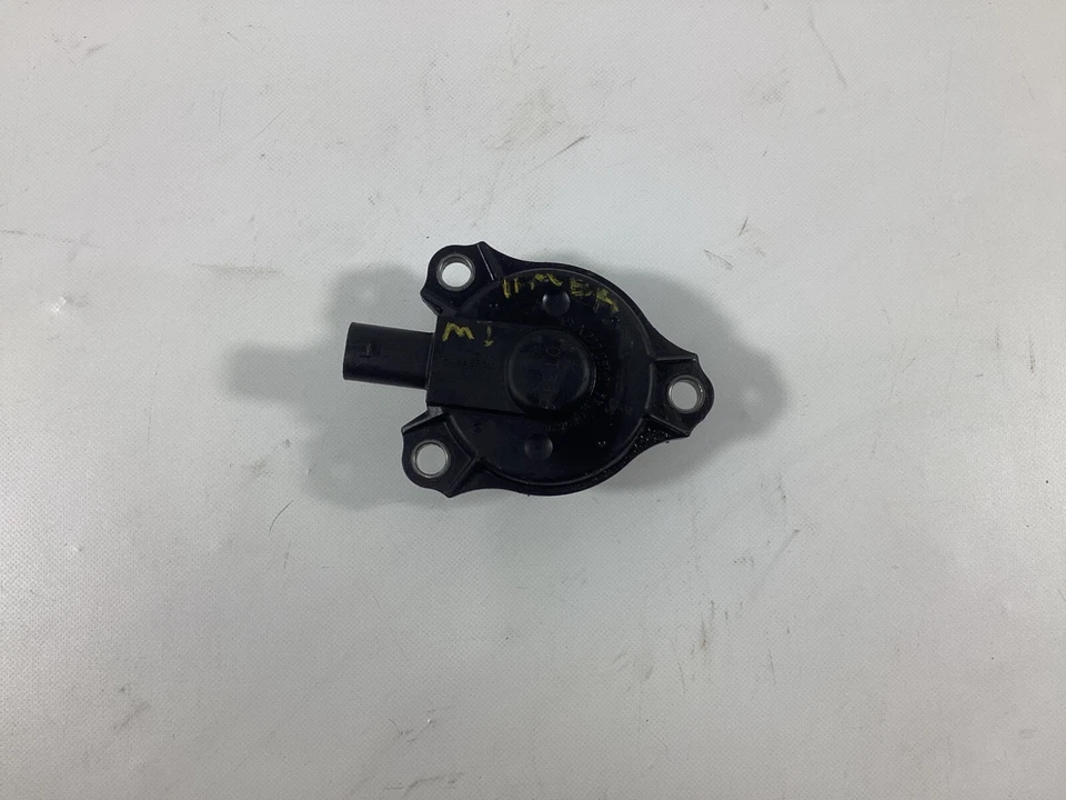 Imán ajustador del árbol de levas del motor Mercedes-Benz ML350 2006-2011 A2720510177 OEM. Foto 4 de 4