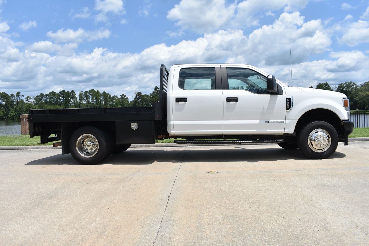 2021 Ford F-350 Super Duty XL thumbnail 3