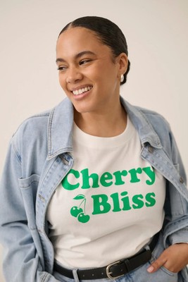 Shirt mit Aufschrift Cherry Bliss in Weiß Größe 40 bis 60 - Kaffe Curve