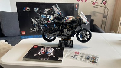 LEGO TECHNIC: BMW M 1000 RR (42130)