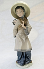 Retired Vintage Lladro Figurine 5123 Oriental Lady with child on her Back Perfec