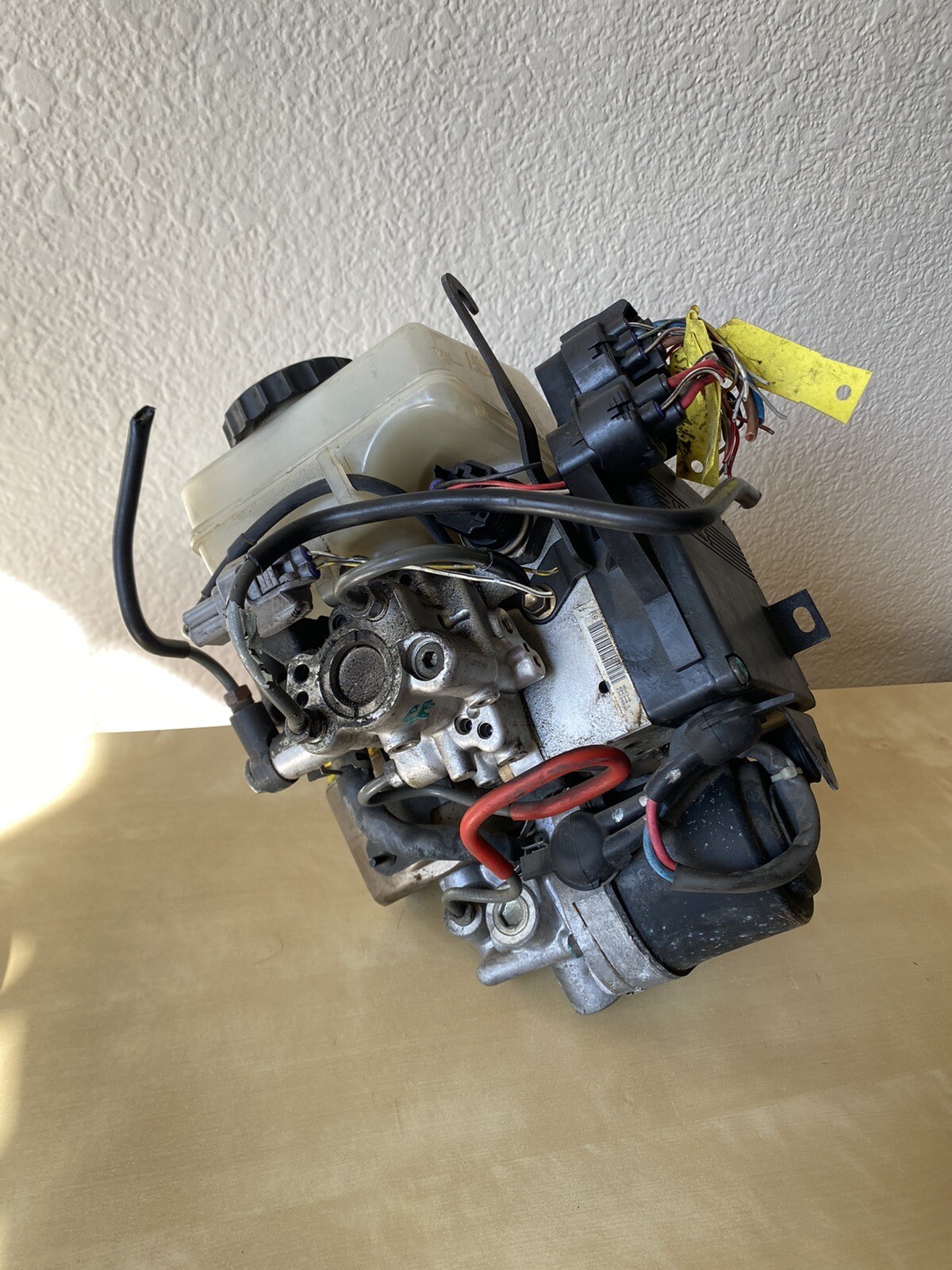 19982005 Lexus GS300 GS400 GS430 Abs AntiLock Brake Pump Assembly