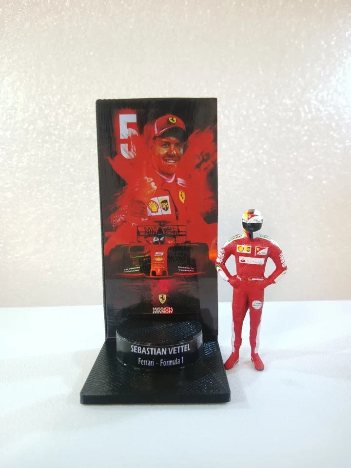 Figura Sebastian Vettel Ferrari F1 + Podio escala 1/43 Foto 3 de 4