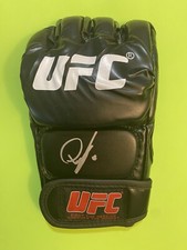 Guante firmado Polyana Viana. UFC. Dama De Ferro. Certificado de autenticidad Beckett Witness