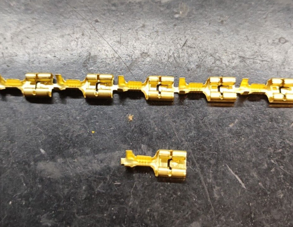 Cosses faston femelle ESCUBEDO 4840.00 d'origine pour connexions électriques durables