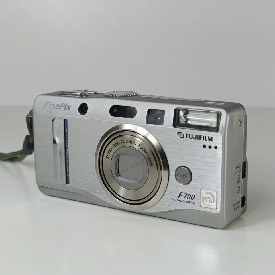 Fujifilm FinePix F700 6.3MP Super Ccd Digital Camera Inc Charger & Xd Card E2, photo 2 of 5