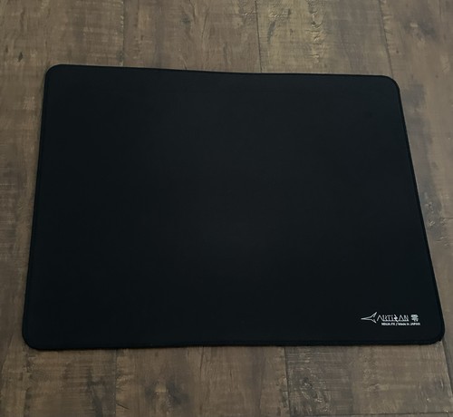 Artisan/LGG Saturn Pro/BenQ + PLUS (lot tapis de souris) (lire) - Photo 3/16