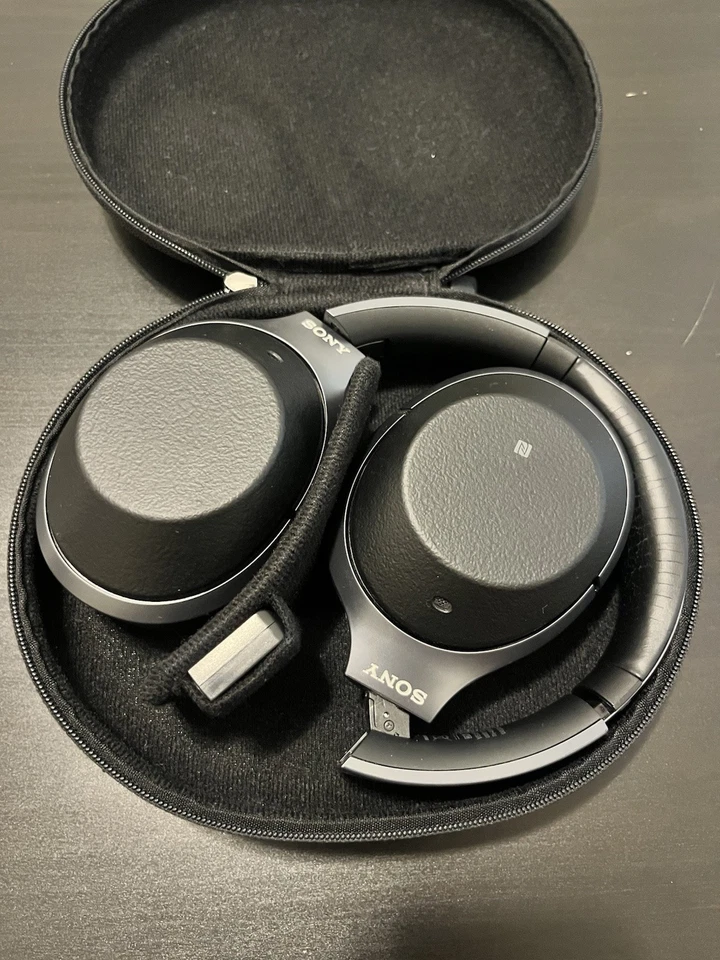 Sony WH-1000XM2, foto 1 di 3