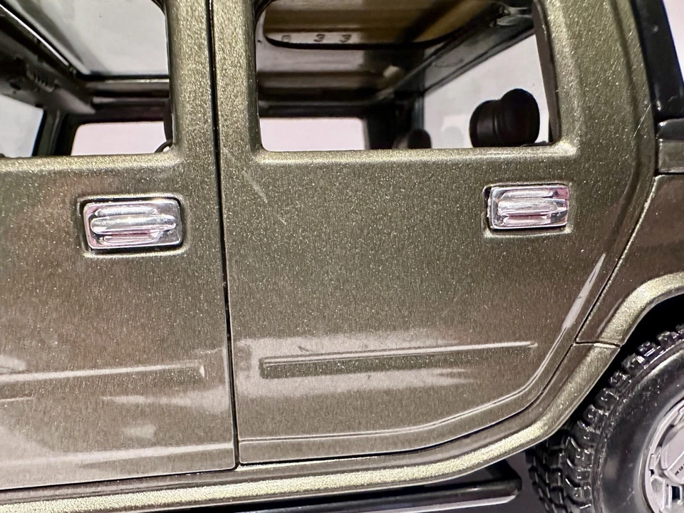 Camión Maisto Hummer H2 SUV Concept Premiere Edition escala 1:18 Foto 4 de 4