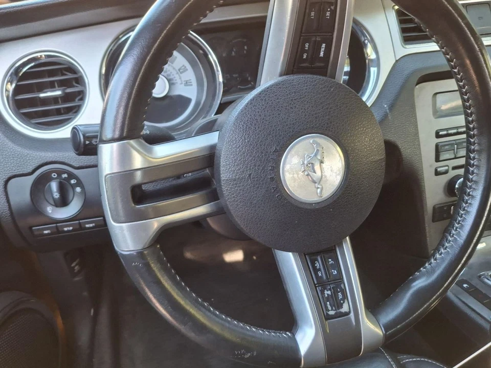 SOLO REPOSABRAZOS DELANTERO CON ILUMINACIÓN INTERIOR AMBIENTAL 10-14 MUSTANG 3662575 Foto 4 de 4