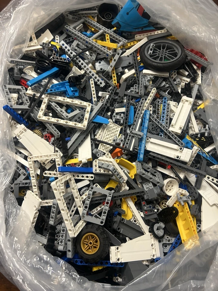 LEGO TECHNIC: Liebherr R 9800 Excavator (42100) READ & LOOK AWESOME!!!! - Image 4 of 4