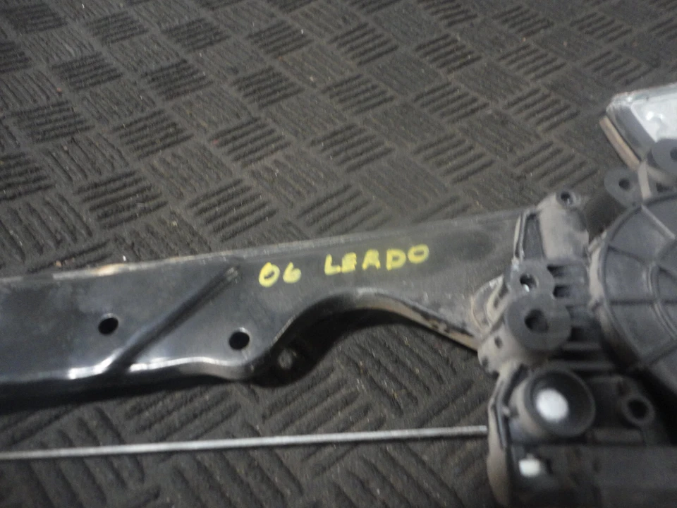 2006 JEEP GRAND CHEROKEE LAREDO 3.7L 后方右动力车窗调节器带电机 — 第 2/4 张图片