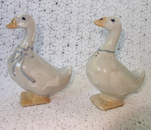 Salero y pimentero vintage de cerámica de gres Louisville, “Gaggle of Geese” - Imagen 5 de 11