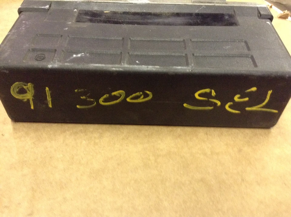 84 85 86 87 Mercedes Benz 300D 190D 300E ABS Electrical Chassis Control Module - Image 3 of 4