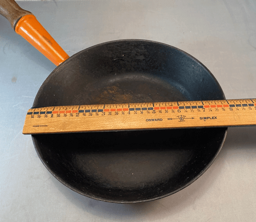 LE CREUSET #20 Orange Cast Iron and Wood Handle Skillet. Rare 11 Inch Handle - Picture 6 of 6