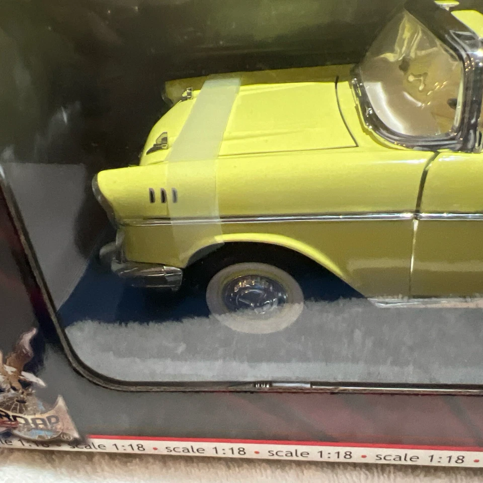 Chevy Belair Road Legends 57 escala 1:18 metal fundido a presión convertible amarillo raro Foto 2 de 4