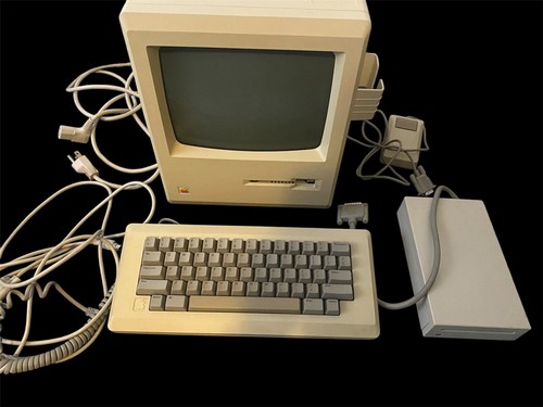 Apple Macintosh 512K Computer, Mouse, Keyboard & External Drive Turns On - Picture 11 of 11