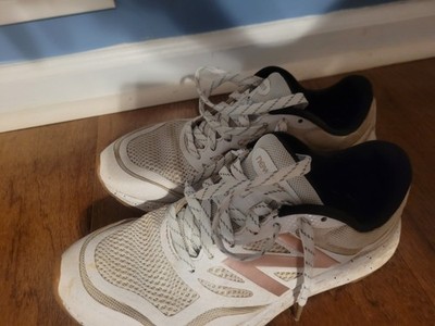 New Balance Womens Fresh Foam Gobi Trail Running Shoes Size 8.5 WTGOBIWG Lace Up