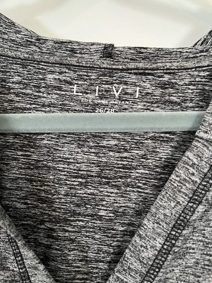 Moletom com capuz Lane Bryant Livi manga longa. Black Marl tamanho 26/28 - Imagem 3 de 3