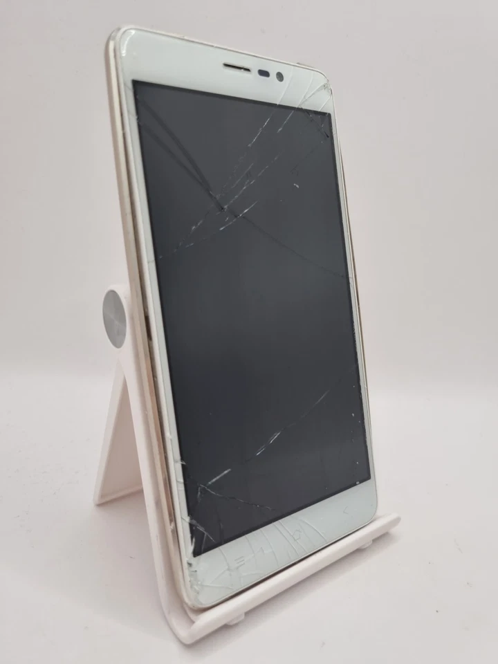 Blackview A8 Max Gold Unlocked Dual SIM 16GB 5.5" 8MP Android Smartphone #S09 - Image 2 of 4