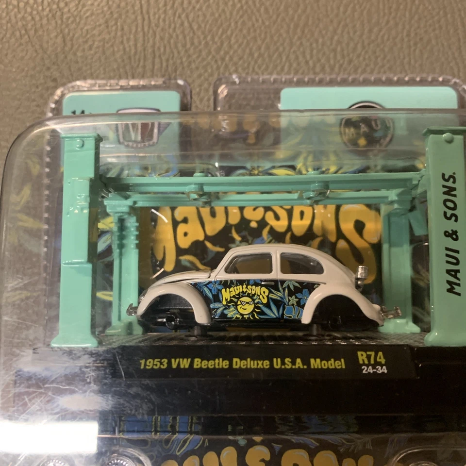 M2 Machines Maui & Sons 1953 VW Beetle Deluxe USA R74 24-34 1:64 LE Model Kit - Image 3 of 4